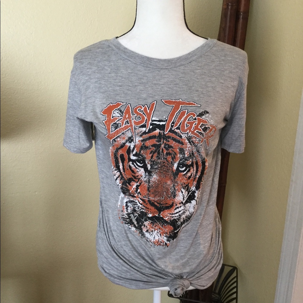 Easy tiger tee, boutique, new, gray